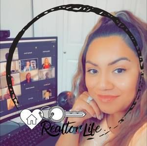 Meet your Posher, Evelyn